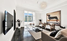 Paris End Of St Kilda Apartment